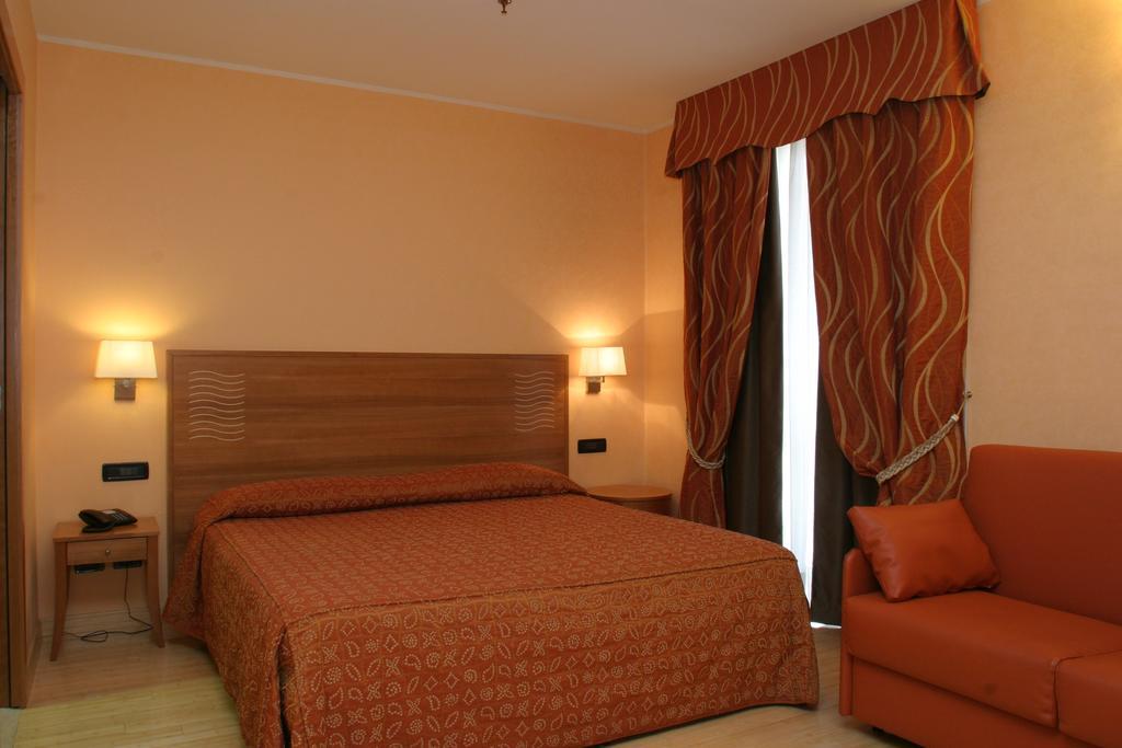 Hotel Continental Turin Phòng bức ảnh